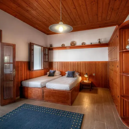 Ξενοδοχείο με διαμερίσματα Thea And