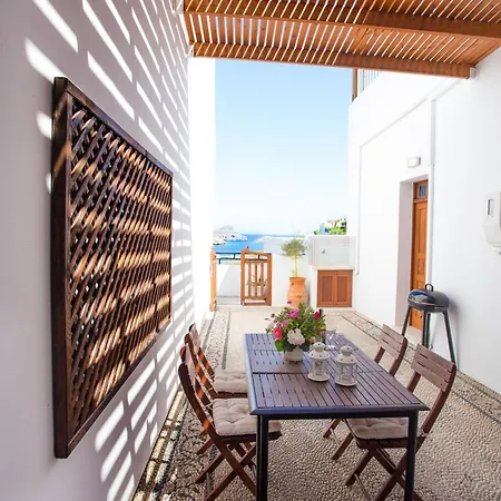 Thea And Ξενοδοχείο με διαμερίσματα