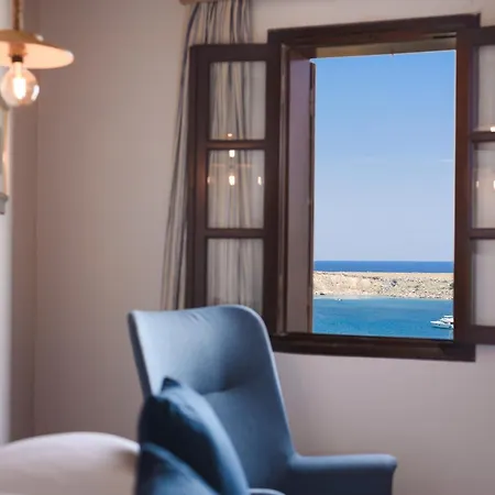 Ξενοδοχείο με διαμερίσματα Thea And