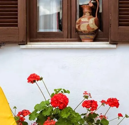 Thea And Λίνδος