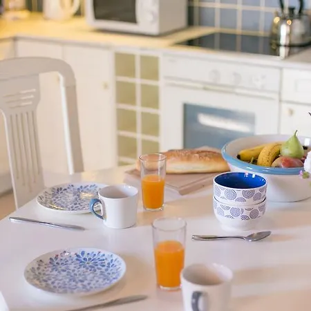 Thea And Λίνδος