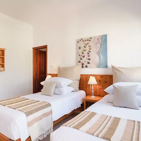 Ξενοδοχείο με διαμερίσματα Thea And 4*