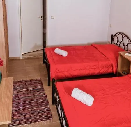 Ξενοδοχείο με διαμερίσματα Thea And 4*