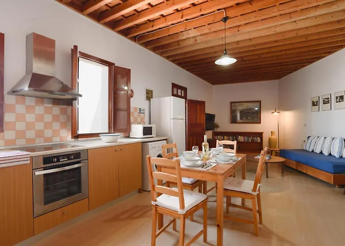 شقة فندقية Thea And 4*