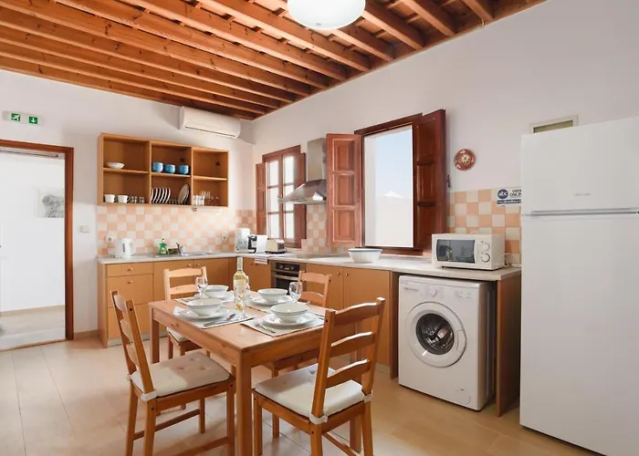 شقة فندقية Thea And 4*