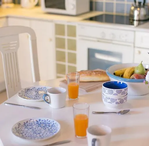 Thea And لينثوس