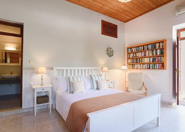 Thea And لينثوس