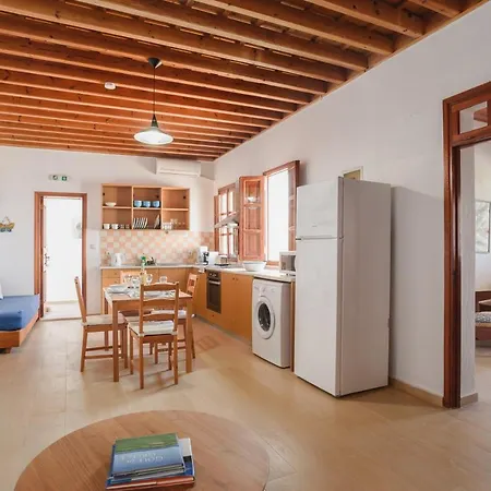 アパートホテル Thea And 4*