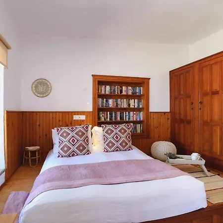 アパートホテル Thea And 4*