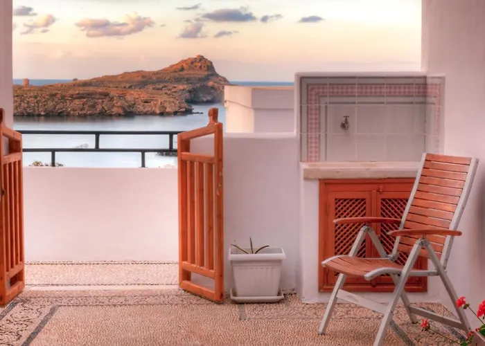 Apartmanhotel Thea And 4*