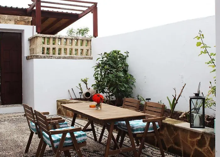 Thea And Apartmanhotel 4*