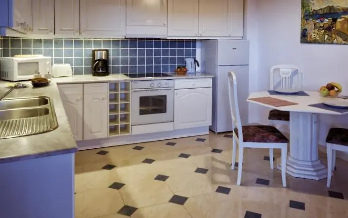 Apartmanhotel Thea And 4*