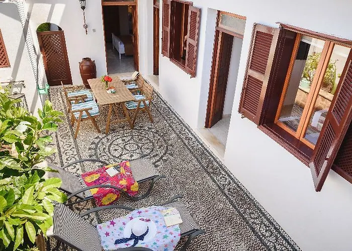 Thea And شقة فندقية 4*