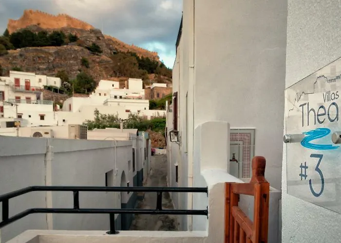 Thea And شقة فندقية 4*