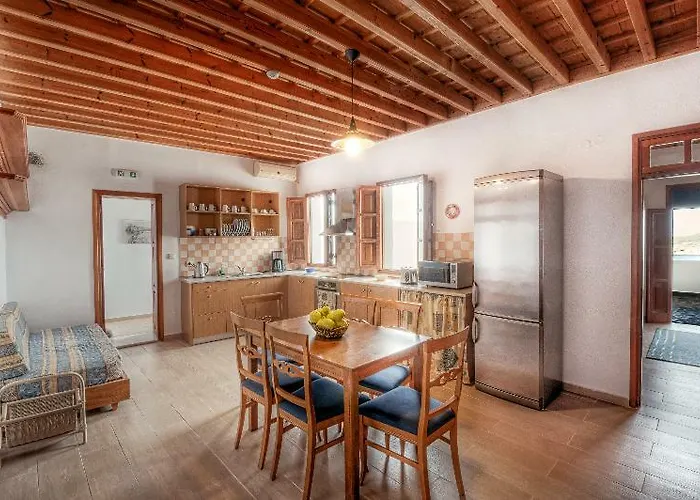 Thea And شقة فندقية 4*