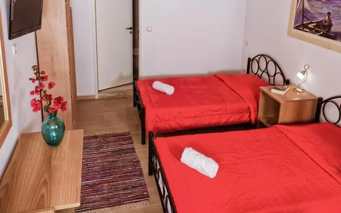 Apartmanhotel Thea And 4*