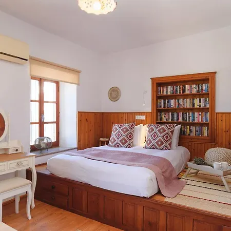 Hotel apartamentowy Thea And